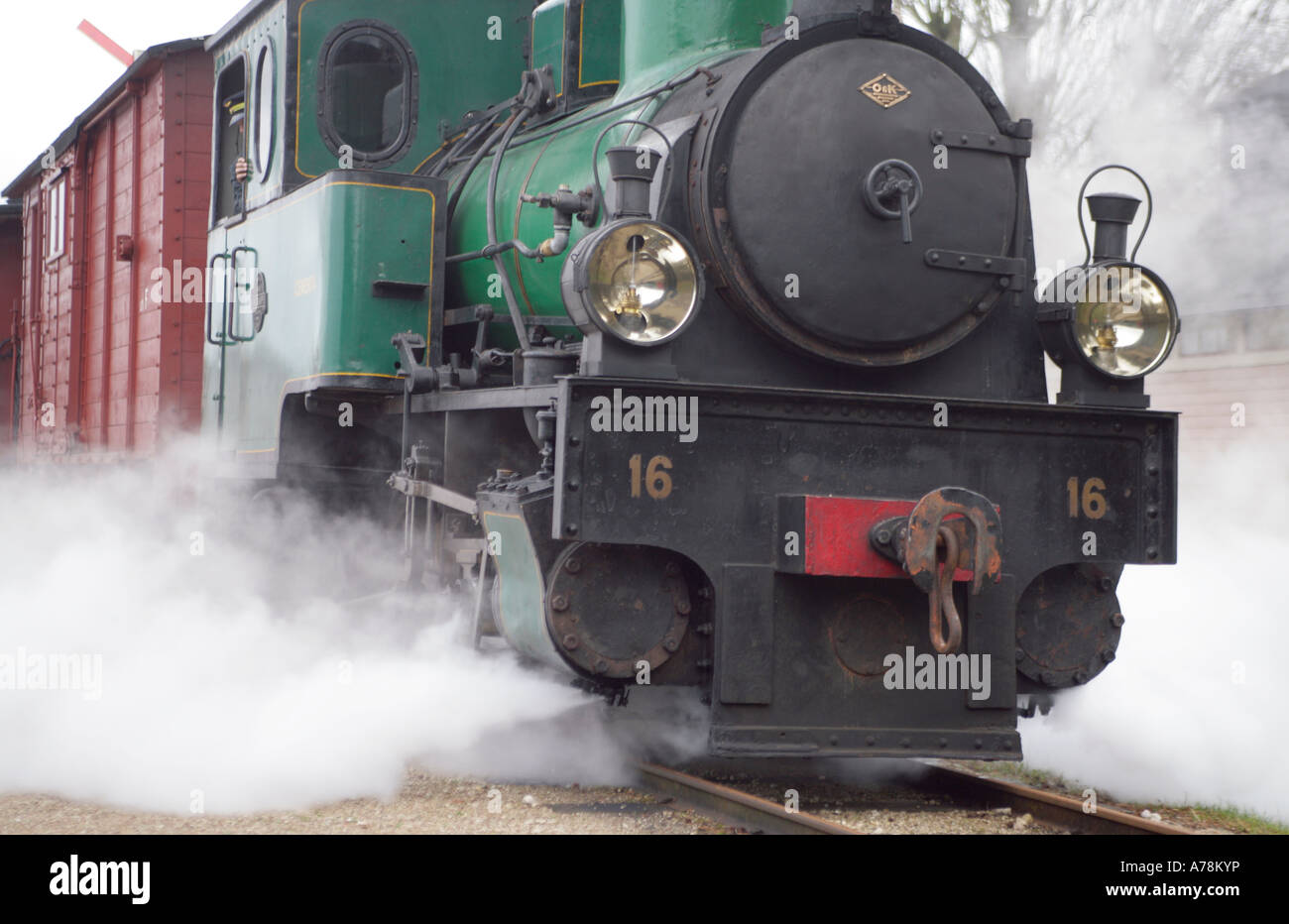 Facendo il turista corre- locomotiva a vapore Orenstein Koppel da 1908 a Dalhem Stazione Ferroviaria e Museo Gotland Svezia Foto Stock