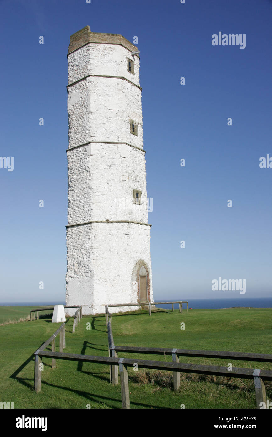 L'Inghilterra del più antico faro superstite - XVII secolo "Chalk Tower", Flamborough Head, North Yorkshire Foto Stock