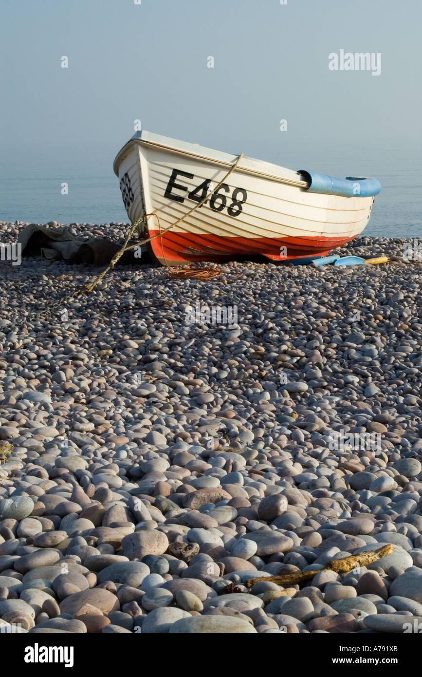 Barca su Budleigh Beach 1 Foto Stock