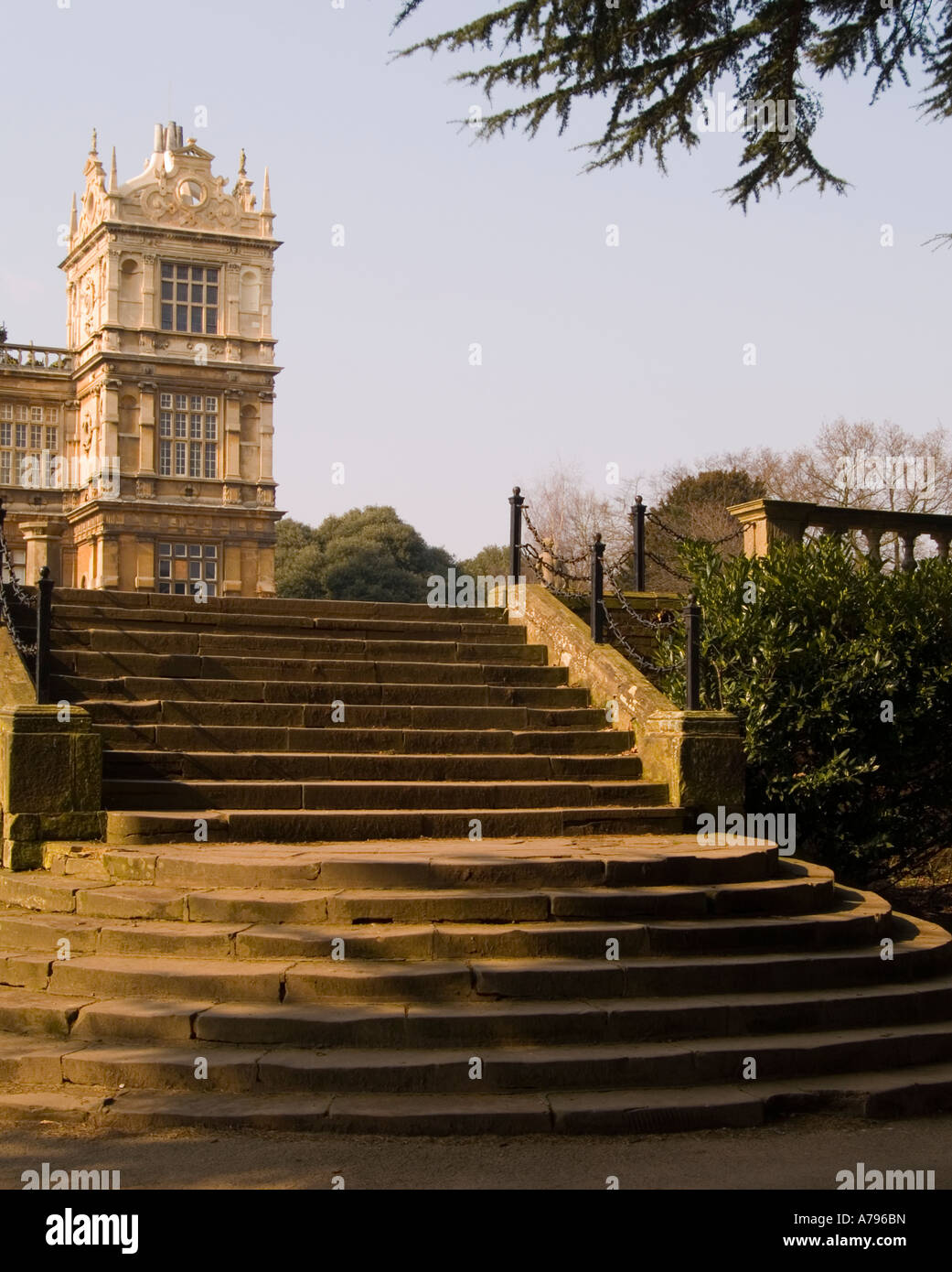 Passi fino a Wollaton Hall e giardini, Nottingham REGNO UNITO Foto Stock
