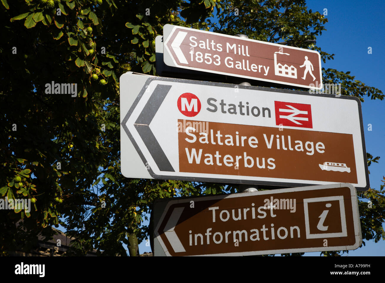 Indicazioni turistiche in Saltaire vicino a Bradford West Yorkshire Inghilterra Foto Stock