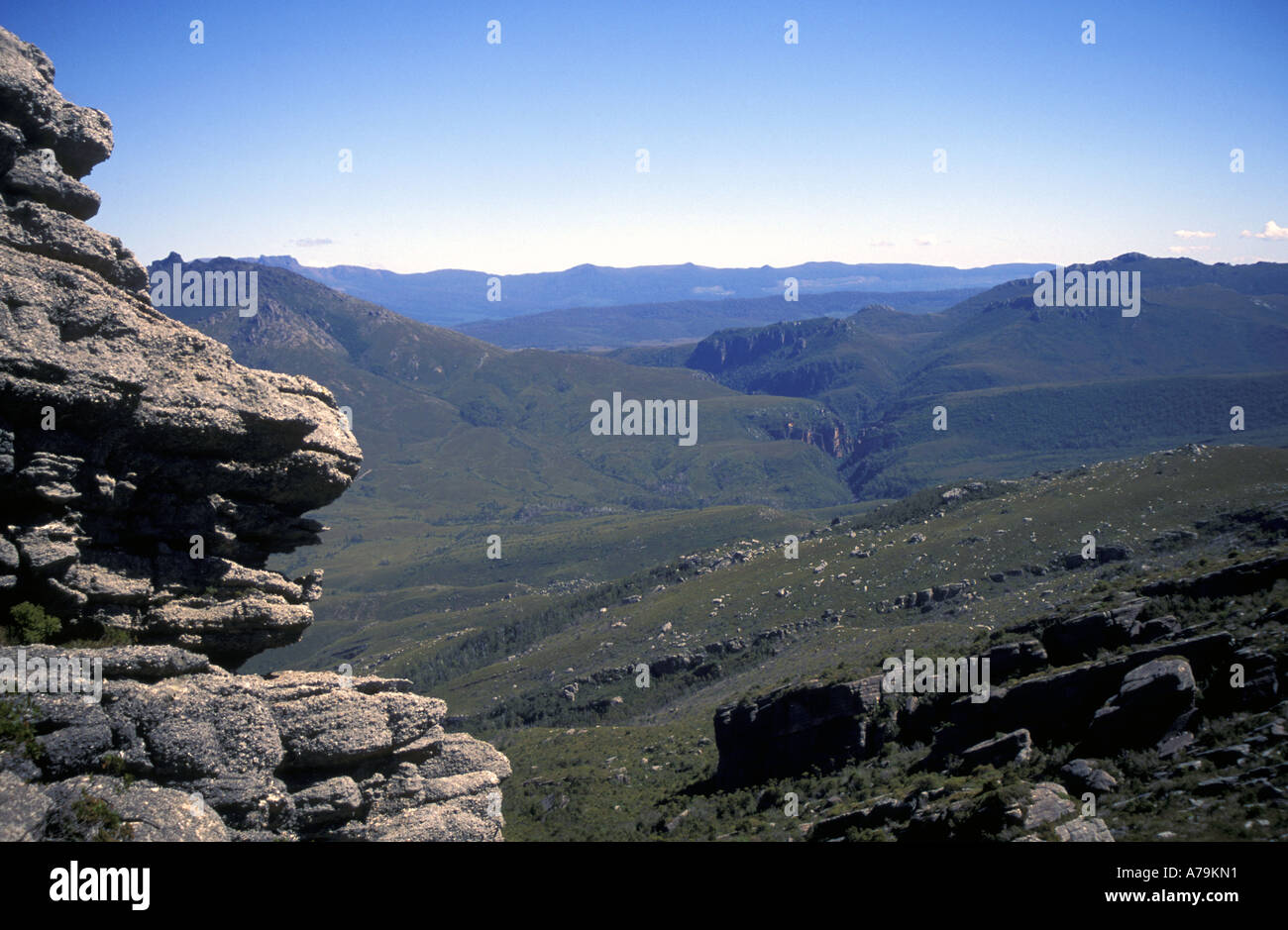 Vista della gola del fiume Gordon dal chiaro collina a sud-ovest del Parco nazionale Tasmania Australia Foto Stock