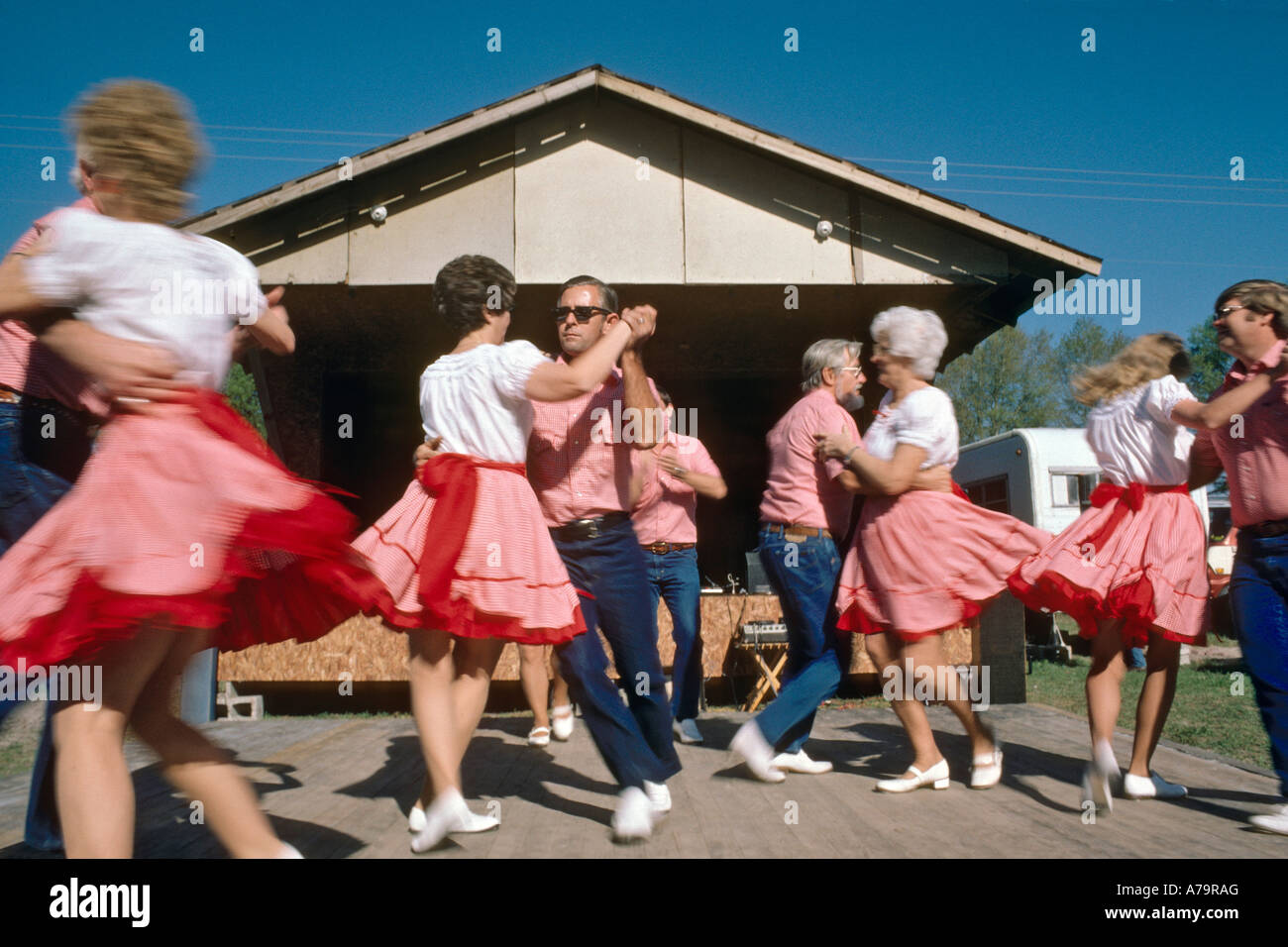 Square ballerini eseguono durante un festival in Florida USA Foto Stock