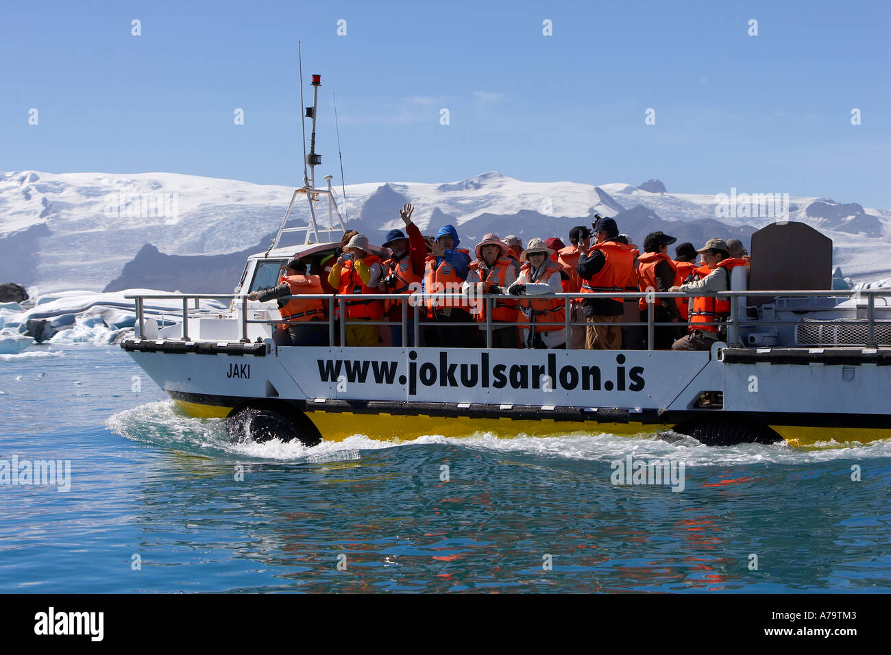 Tour in barca sul Jokulsarlon laguna glaciale, Islanda Foto Stock