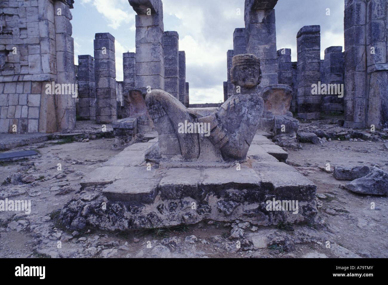 La Chacón Mol un potente simbolo della civiltà Maya. Rovine Maya a Chichen Itza, Messico Foto Stock