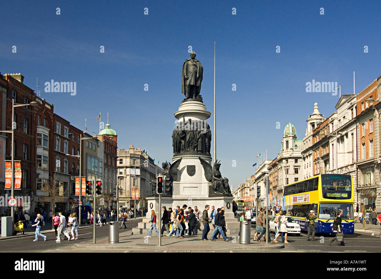 L'O'Connell monumento su O'Connell Street - Dublino sulla via principale e più ampia strada transitabile - Irlanda Foto Stock