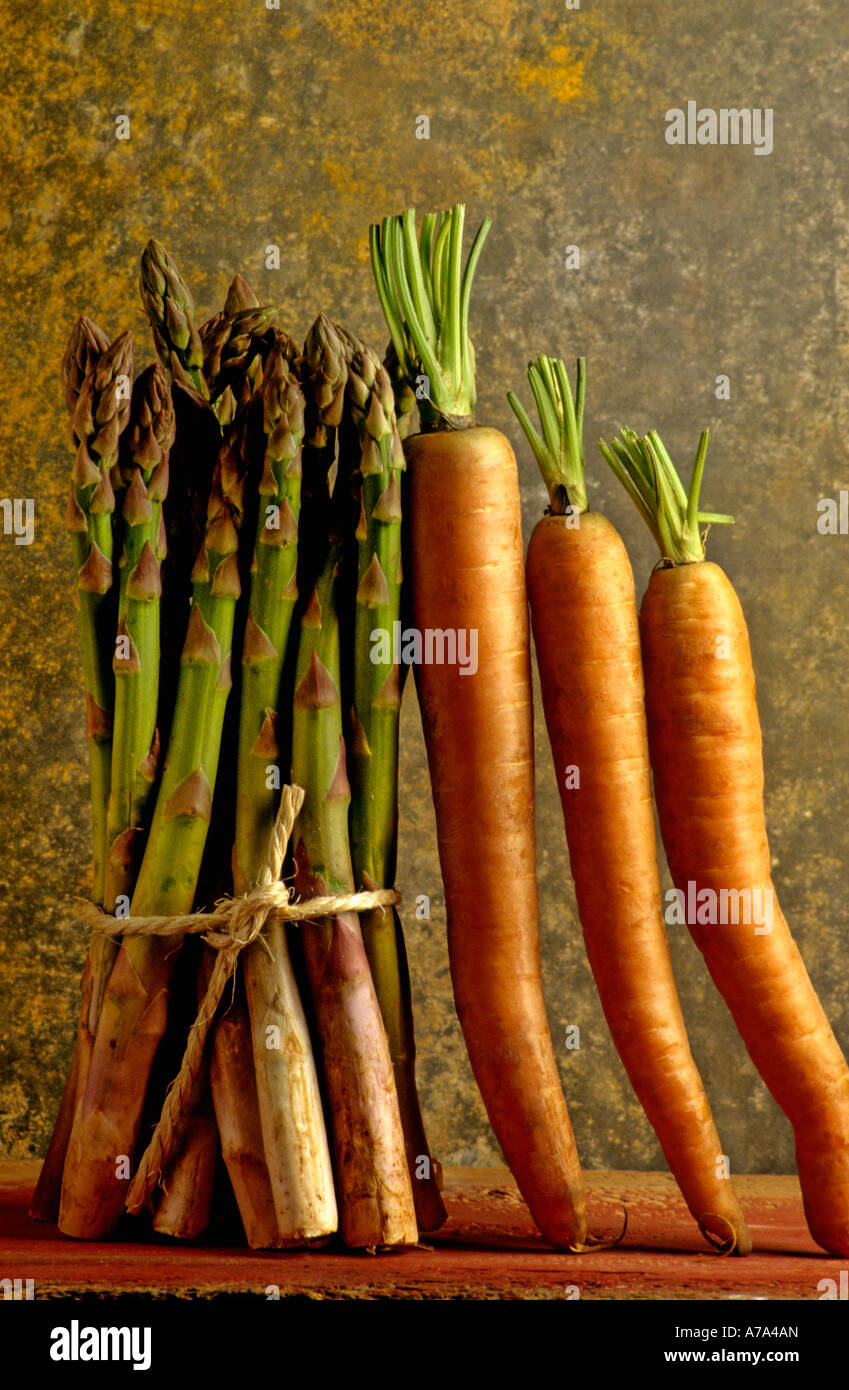 Gli asparagi e carote Foto Stock