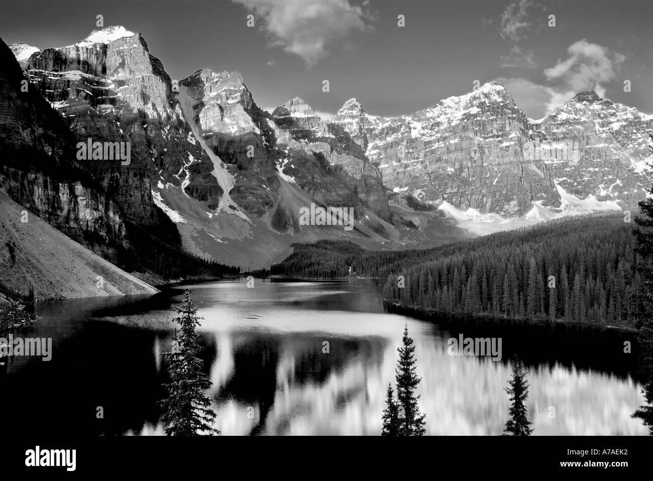 Il Moraine Lake nel Parco Nazionale di Banff, Alberta, Canada Foto Stock