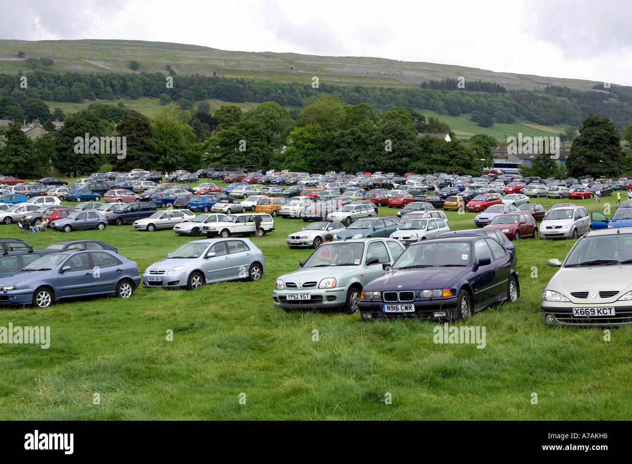 Temporanea del parco auto. Kettlewell Spaventapasseri Festival. North Yorkshire. Foto Stock