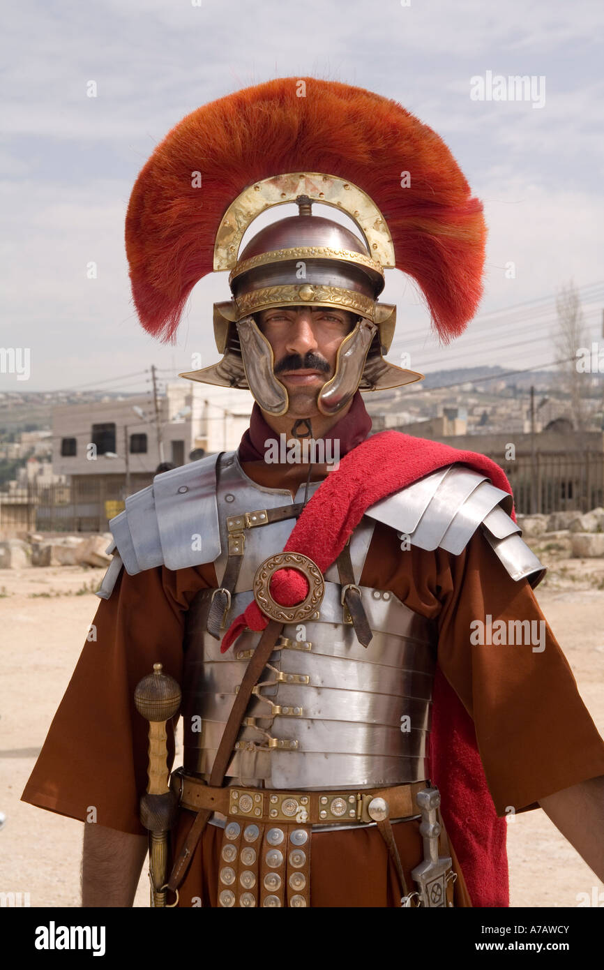 Giordania, Jerash, centurione romano nel centro storico di rec-emanazione Foto Stock