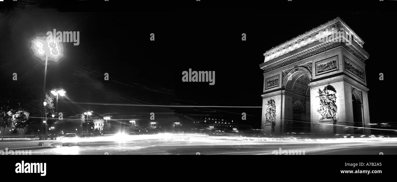 Arc de Triomphe architettura auto automobili Auto occupato Champ Elysees città infra rosso strano città di luce Foto Stock