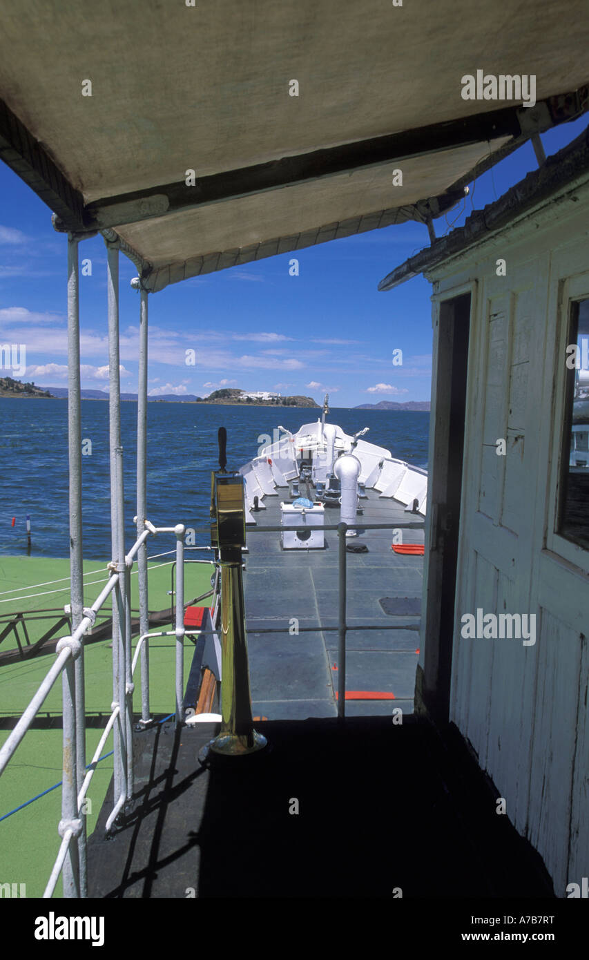 Il Perù Caption locale Puno, il lago Titicaca scafo in ferro nave Yavari Foto Stock