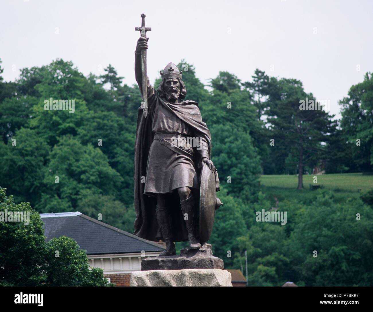 Statua di Re Alfredo il Grande nel High Street di Winchester Hampshire da Hamo Thornycroft RA 1900 Foto Stock