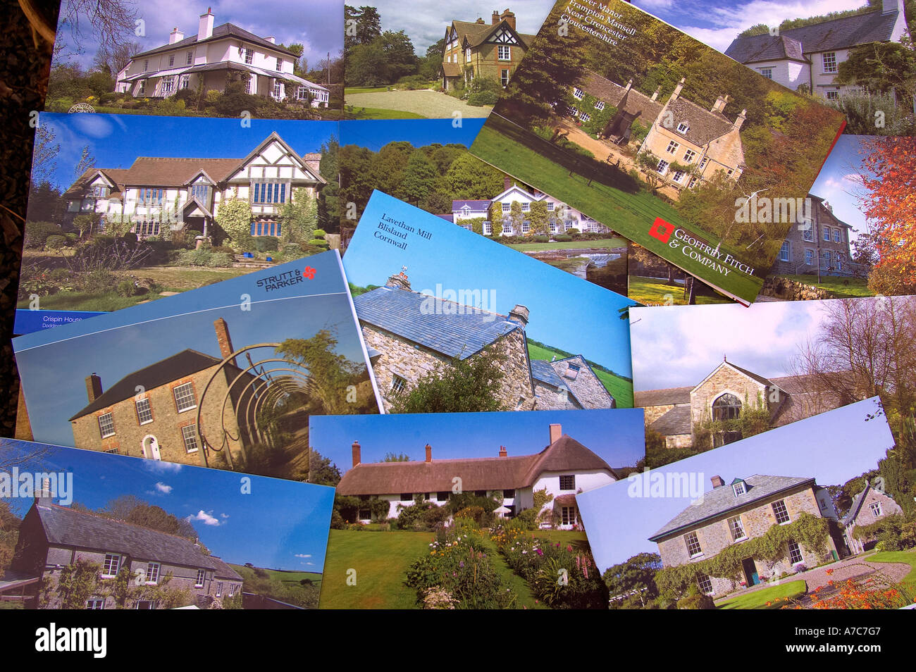 Una selezione di proprietà brochure Foto Stock