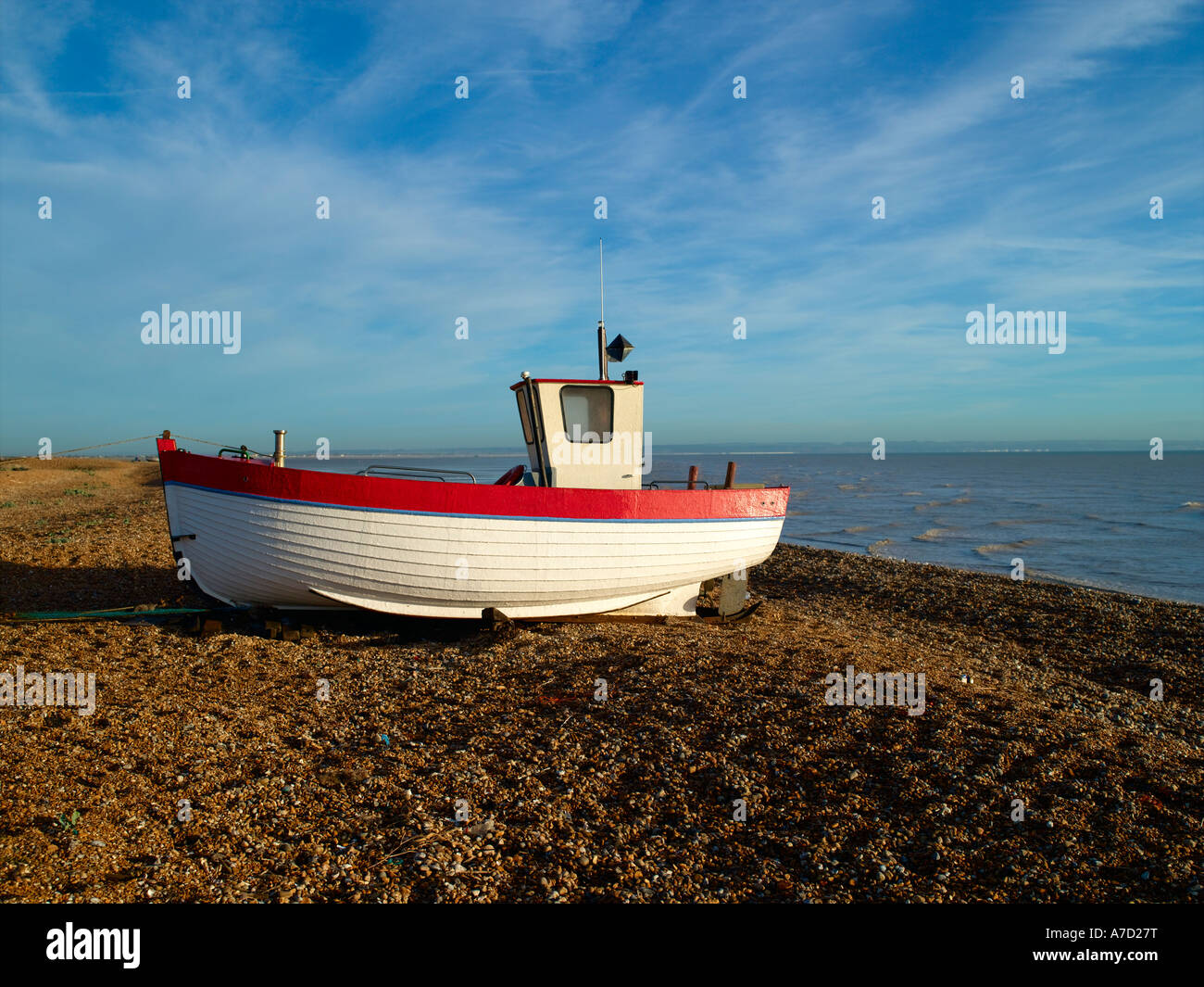 Dungeness pesca in spiaggia, barca spiaggia ghiaiosa Foto Stock