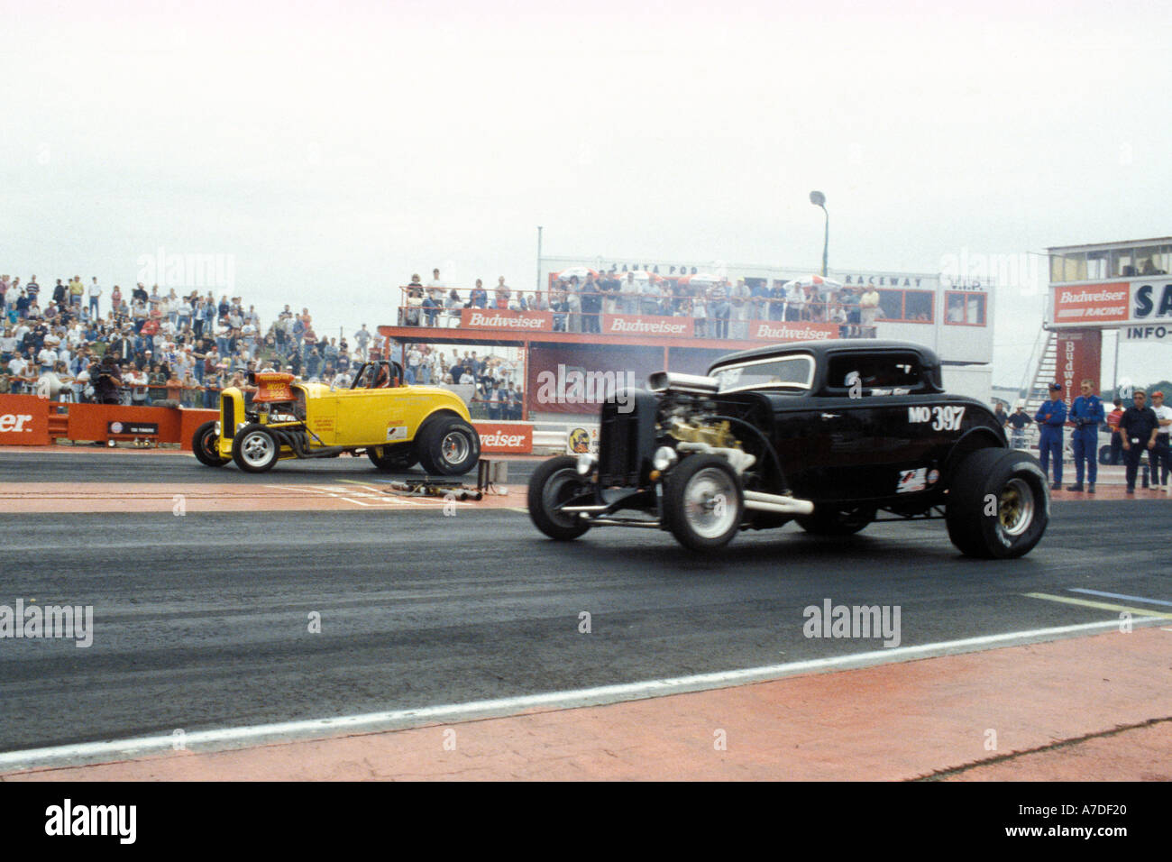 1932 Ford deuce coupe hot rod hotrod racing car a santa pod racingcar auto racing hot rod V8 dritto al punto cr Foto Stock