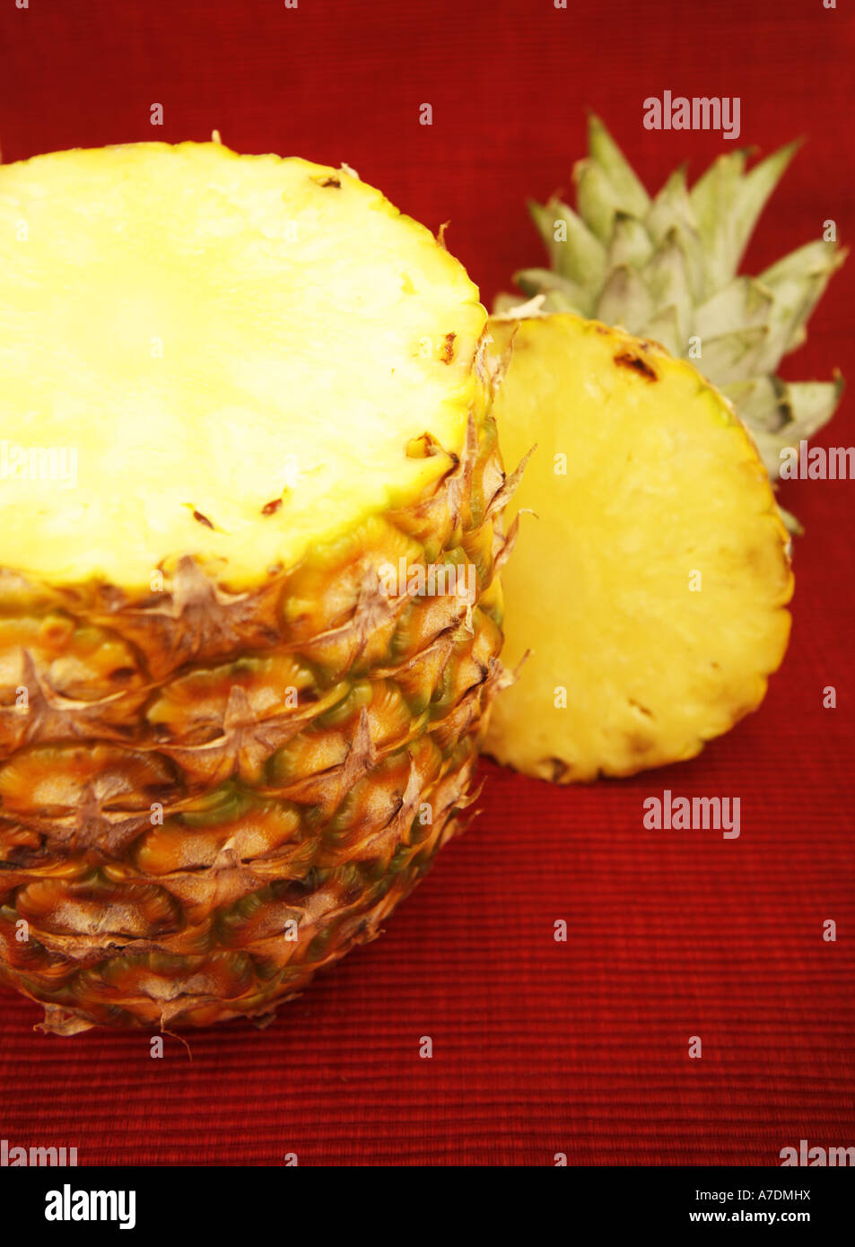Ananas con top cut off Foto Stock