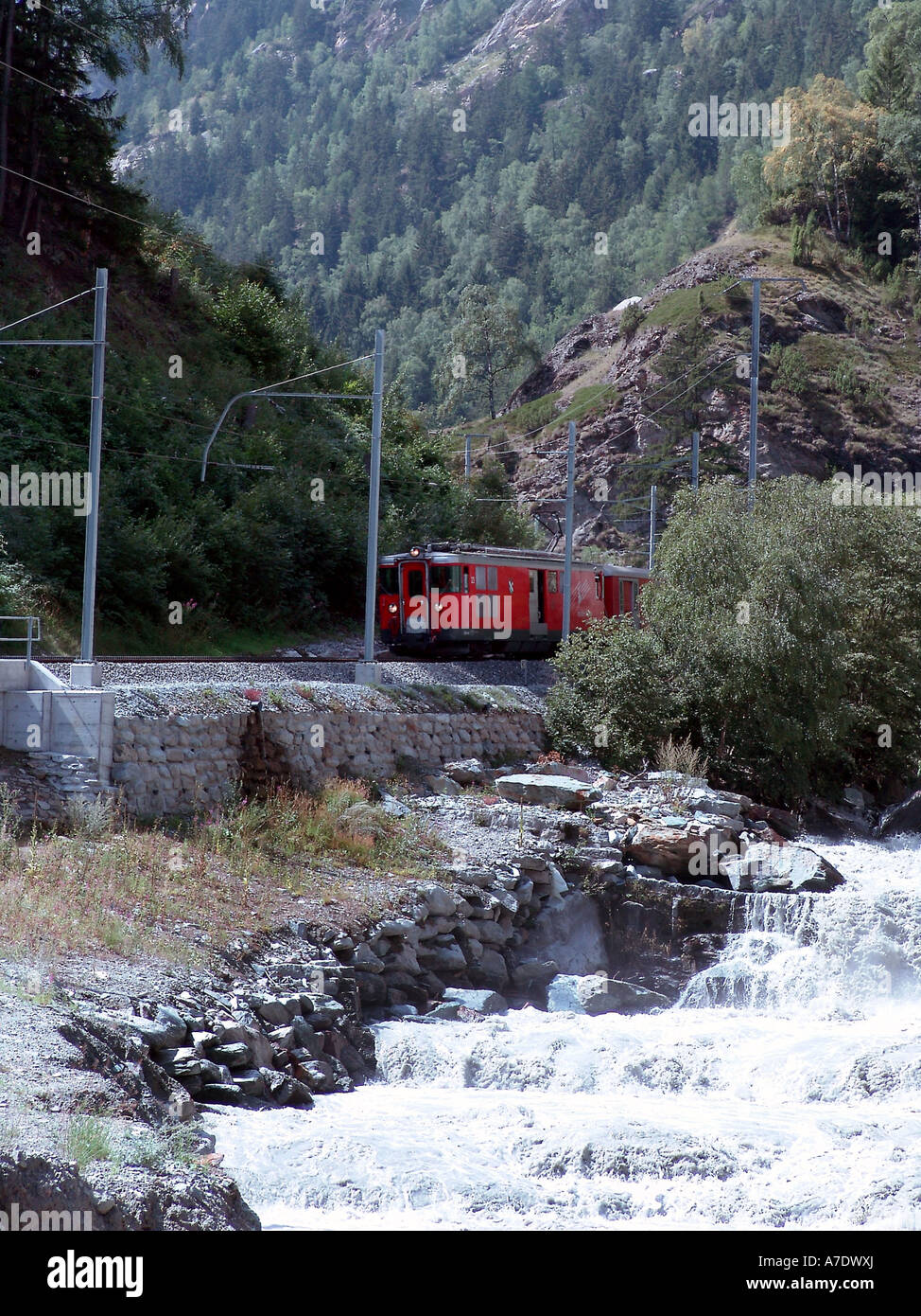 Kipfen burrone con la Matterhorn-Gotthard-Railway, Svizzera Foto Stock