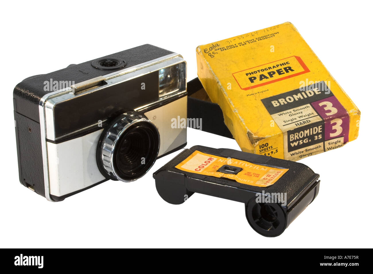 1972 vintage fotocamera film con carta fotografica e rullo negativa Foto Stock