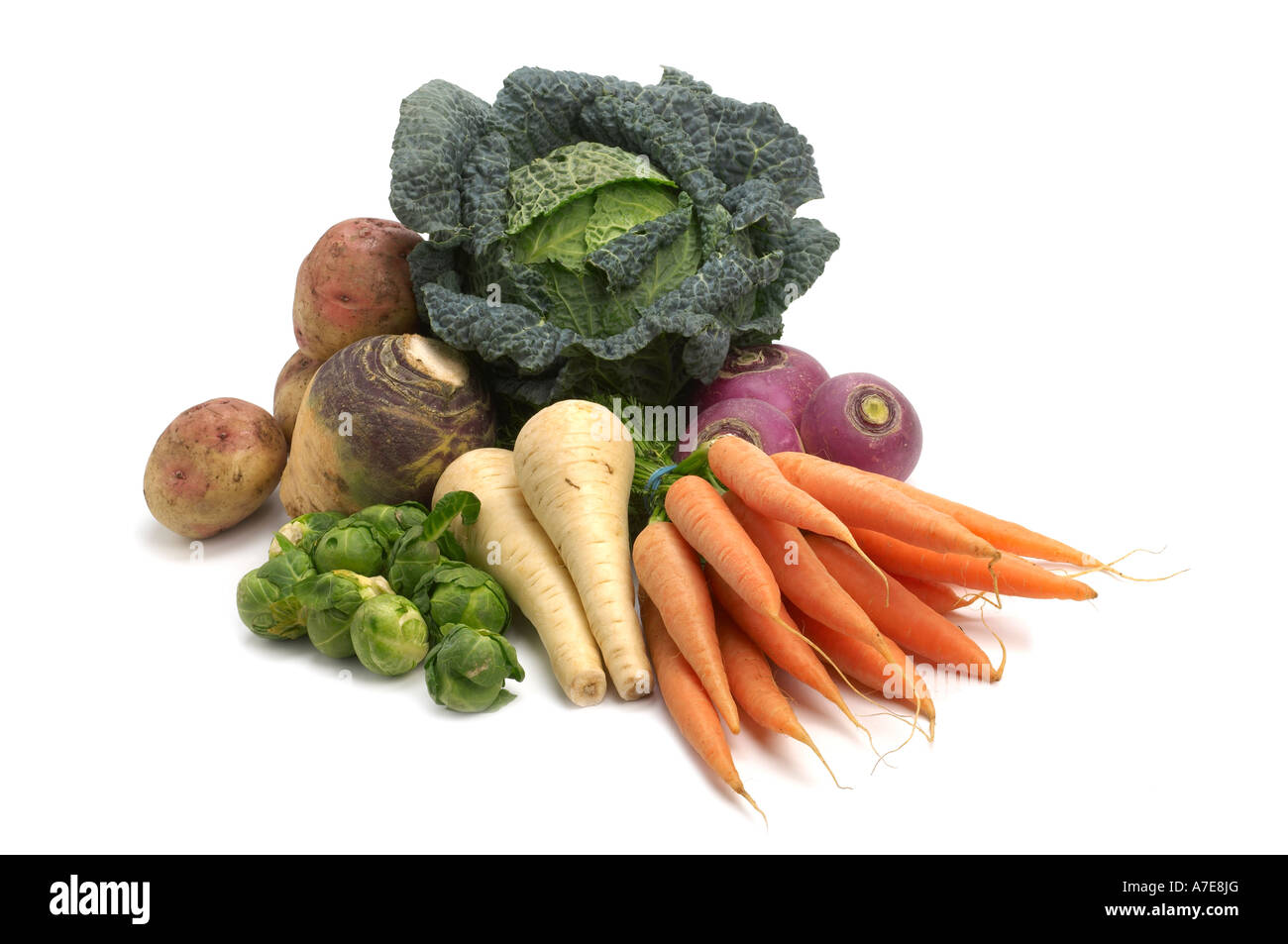 Selezione di verdure invernali carota svedese rapa patata pastinaca cavolo verza e brussel germoglio Foto Stock