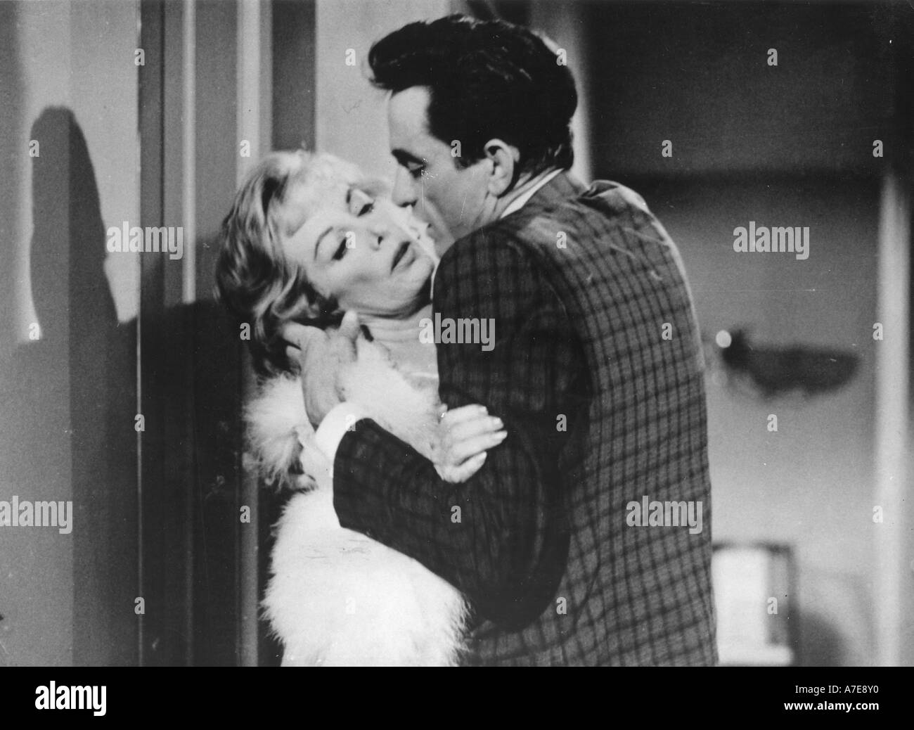 Cinque minuti per vivere Johnny Cash nel 1962 film aka PORTA A PORTA MANIAC con Pamela Mason Foto Stock