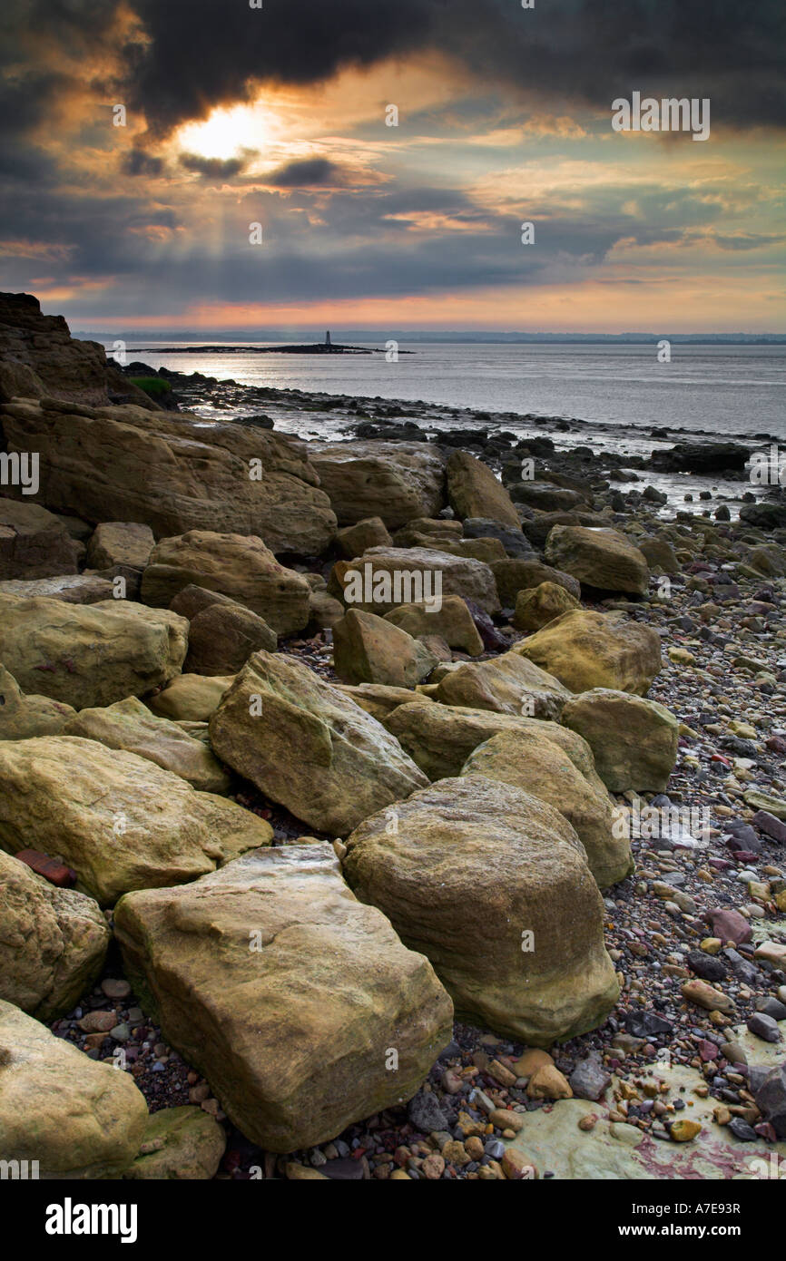 Tempestoso fiume Severn sunrise, Chepstow, Monmouthshire, Galles del Sud Foto Stock