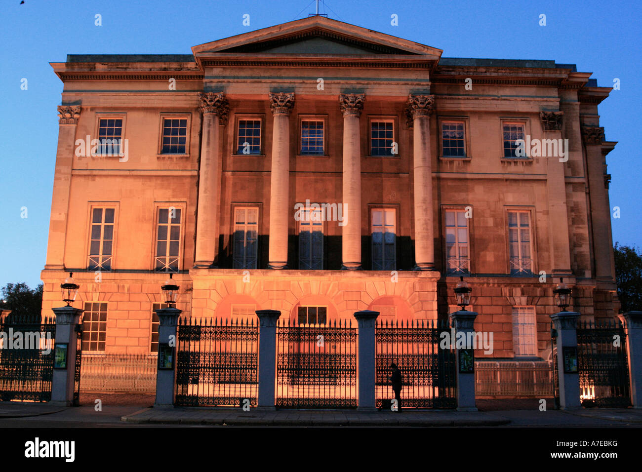 N. 1 London unico indirizzo postale apsley house hyde park corner casa del duca di Wellington illuminazione notturna Foto Stock