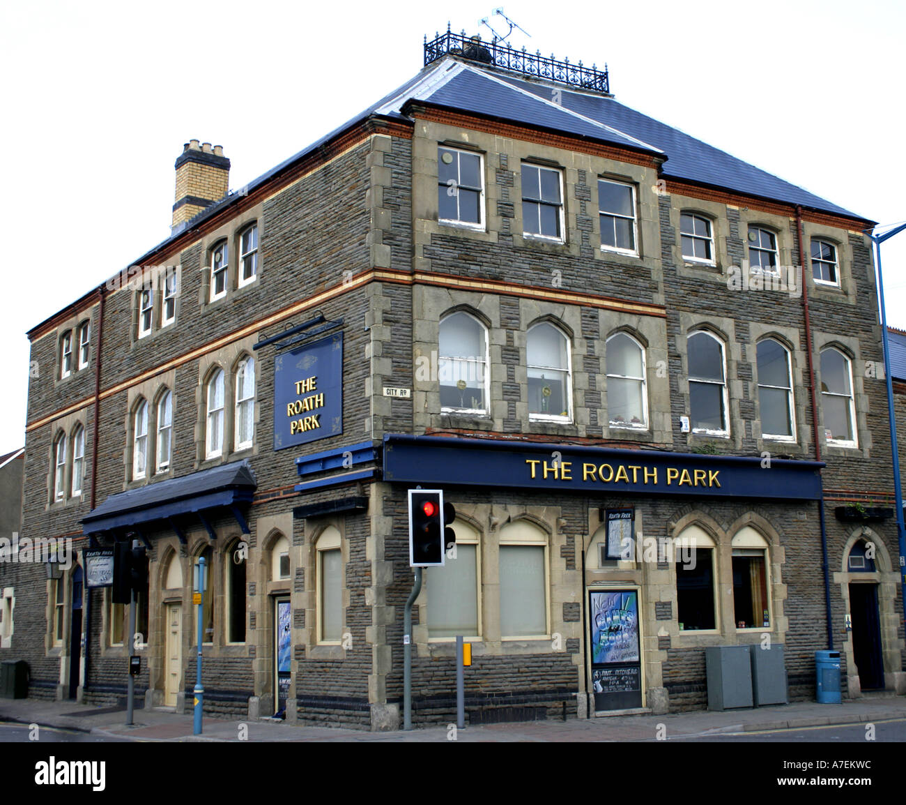Il Roath Park, Città Rd uno di Cardiff's pub tradizionali ancora con il suo nome originale Foto Stock