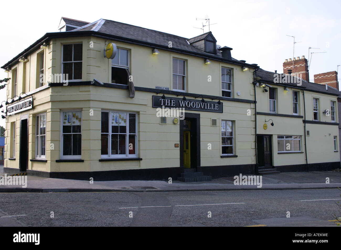 Il Sir Alfred Hitchcock, Cathays terrazza, uno di Cardiff's pub tradizionali ancora con il suo nome originale Foto Stock