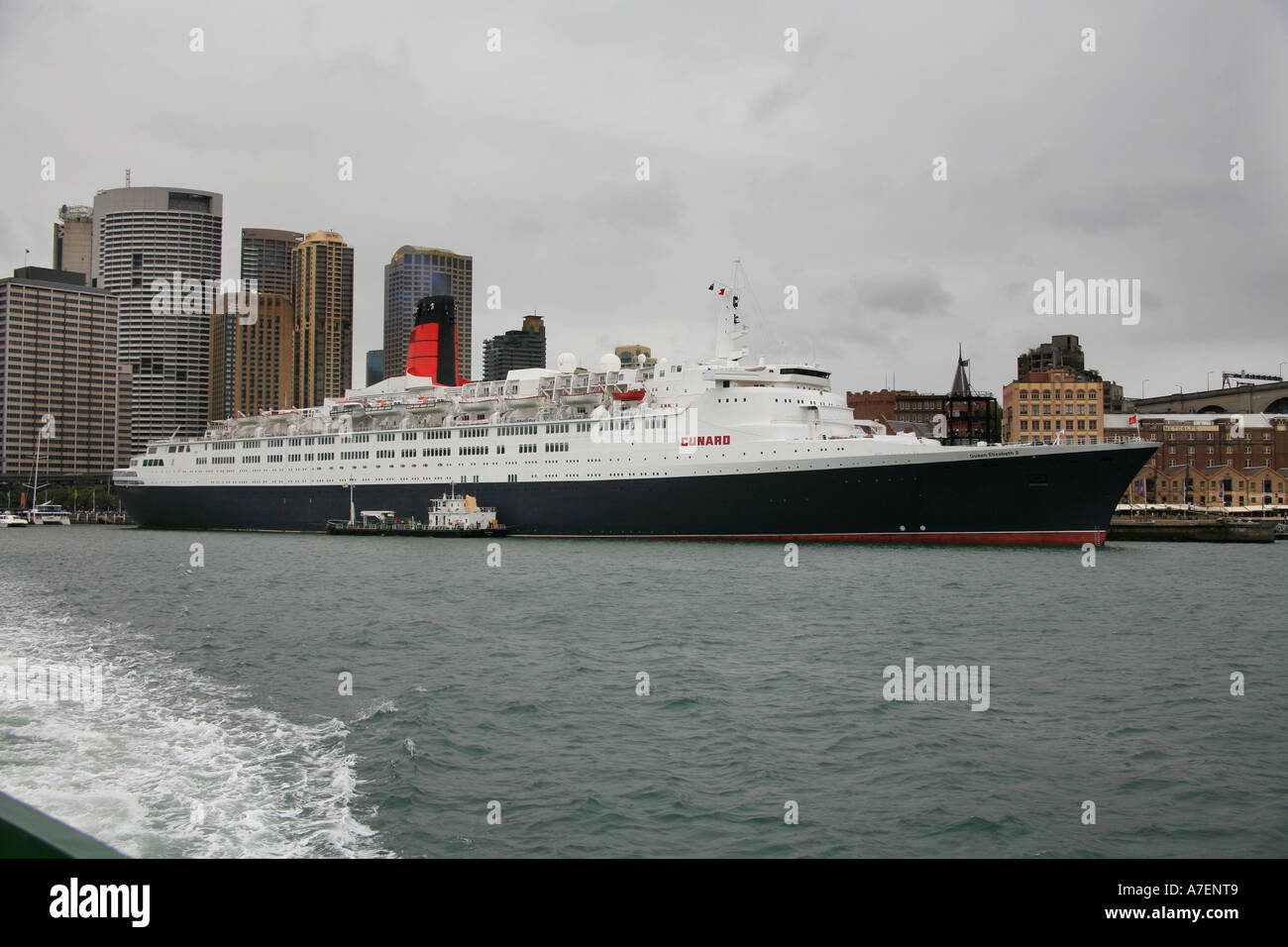 Re alimentano la Ocean Liner Queen Elizabeth11 a Circular Quay di Sydney Foto Stock