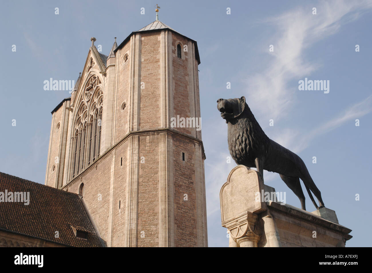 Leone, animale araldico di Braunschweig, di fronte al Saint Blasius cattedrale, Bassa Sassonia, Germania Foto Stock