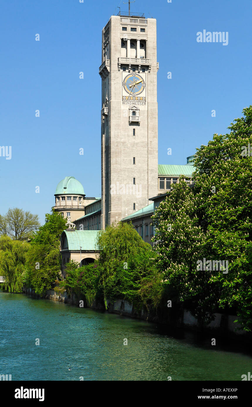 Deutsches Museum con il fiume Isar, Monaco di Baviera, Germania Foto Stock
