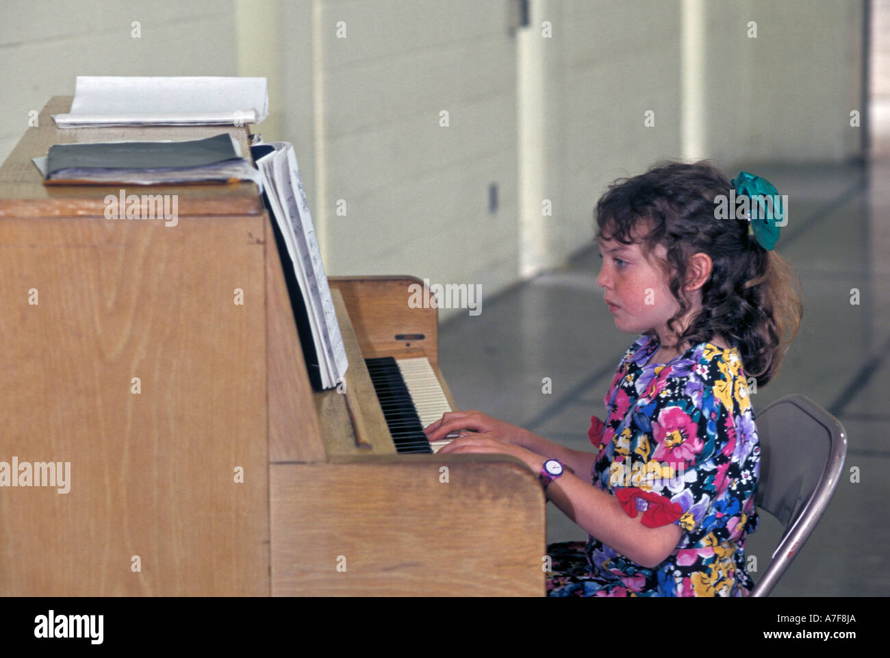 Livonia Michigan Mariel West 9 suona il pianoforte durante un recital Foto Stock