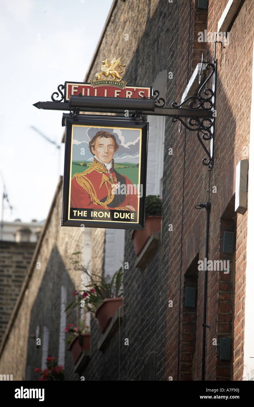 Il ferro Duca di Wellington public house pub sign in Mayfair London W1 Inghilterra Foto Stock