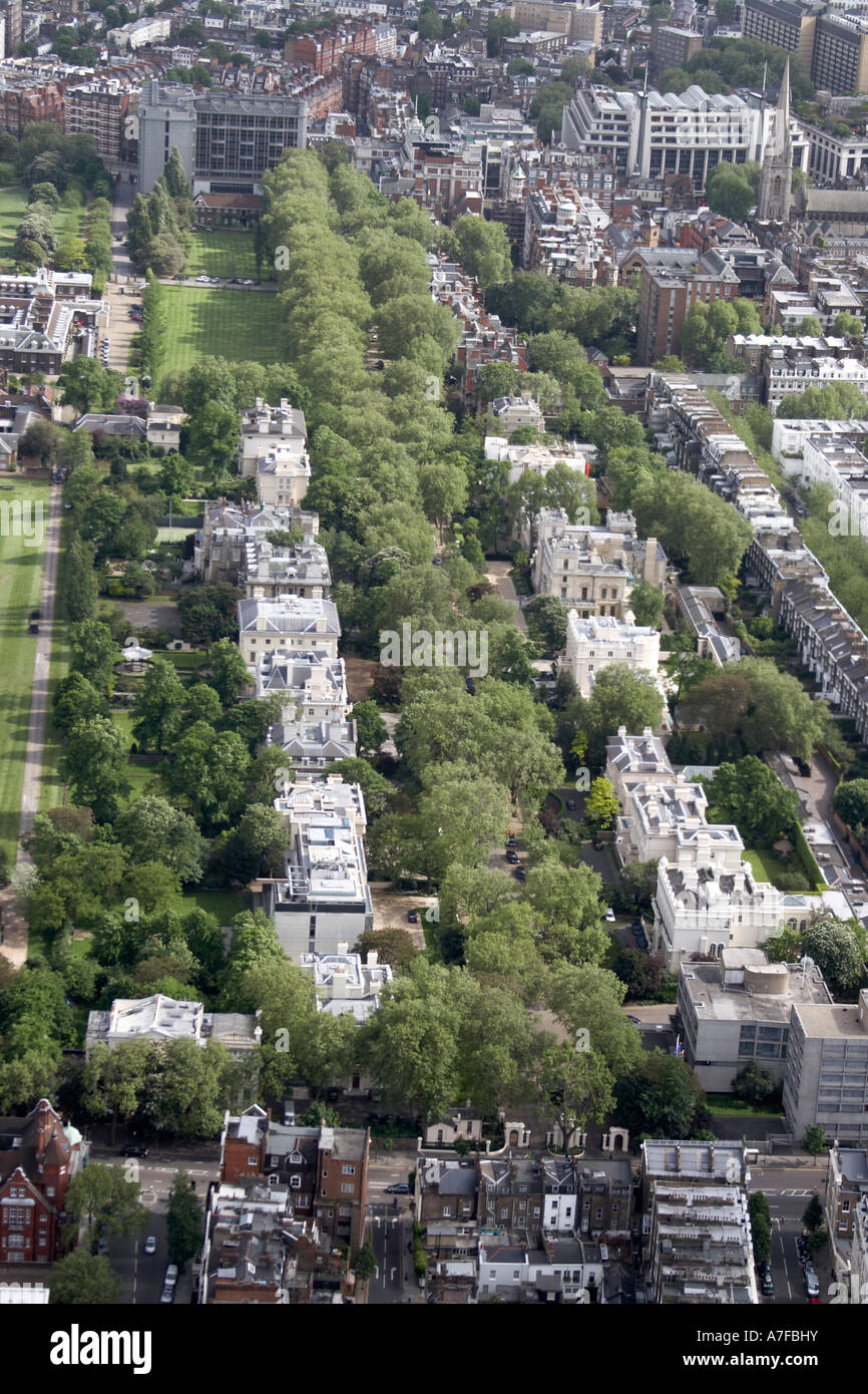 Elevato livello obliquo di vista aerea a sud est di Kensington Palace Gardens London W8 W2 England Regno Unito Foto Stock
