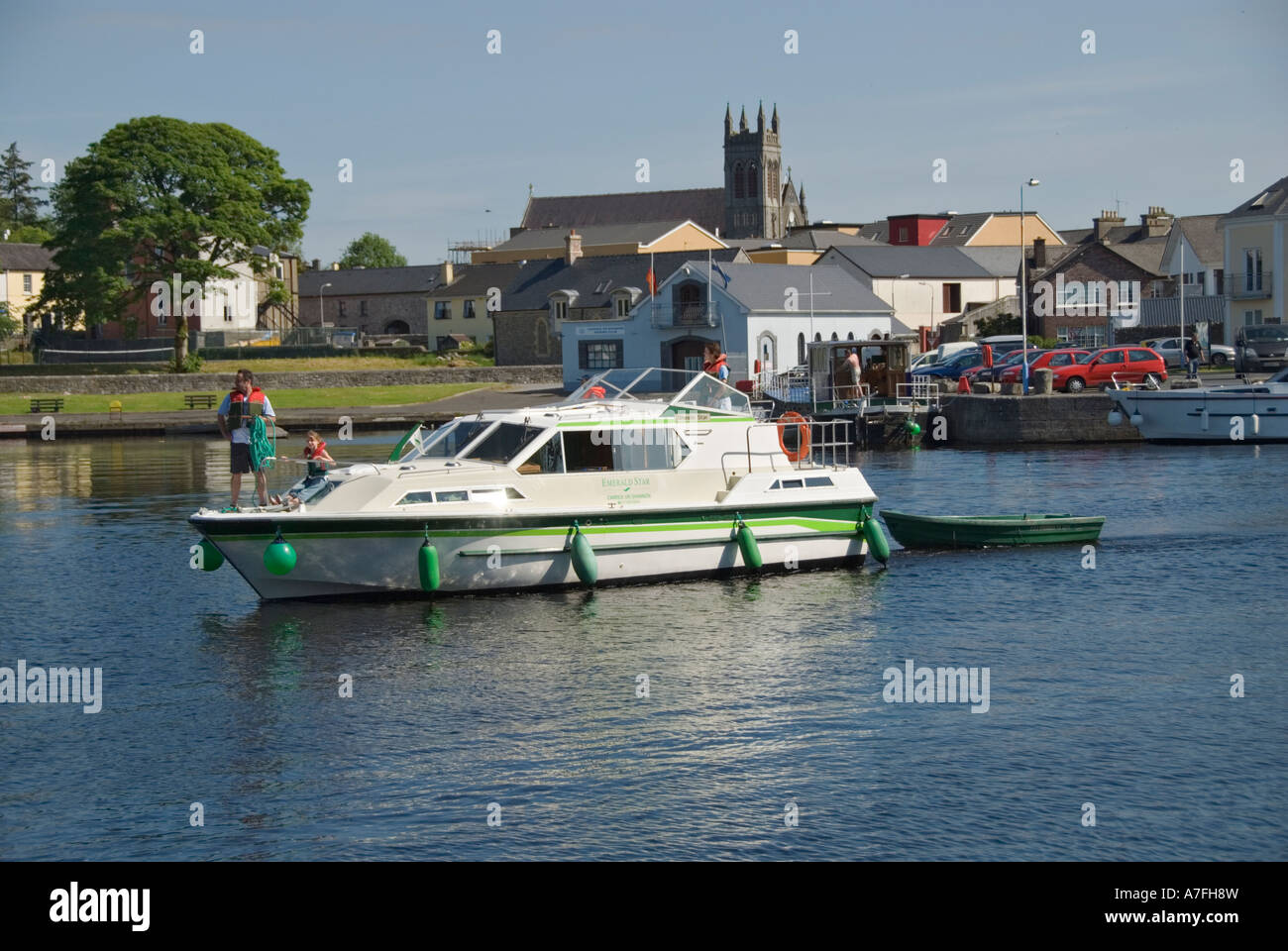 L'Irlanda nella Contea di Leitrim Carrick sulla marina di Shannon fiume noleggio barca Foto Stock