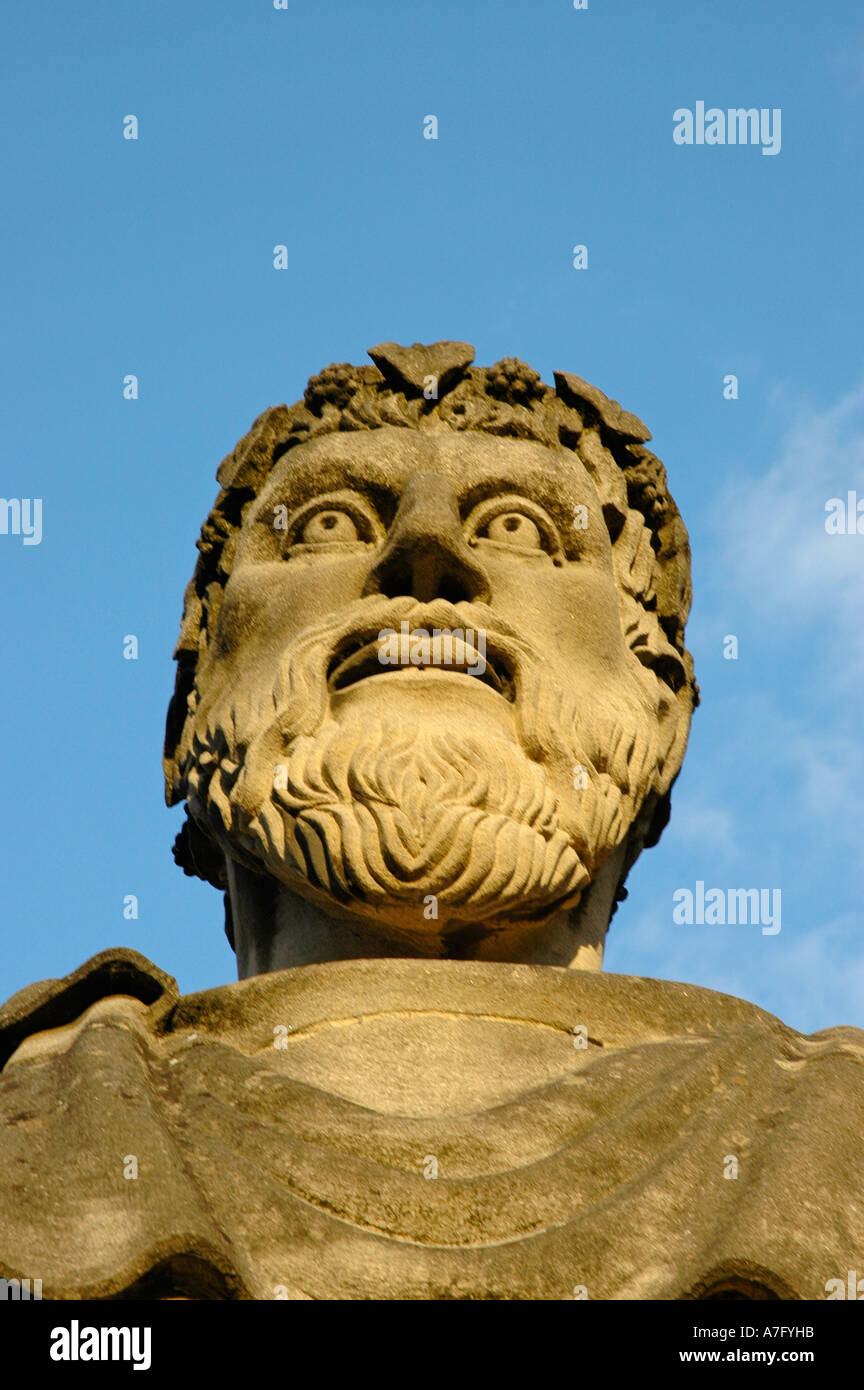 Statua al di fuori del Sheldonian Theatre, Oxford, Regno Unito Foto Stock