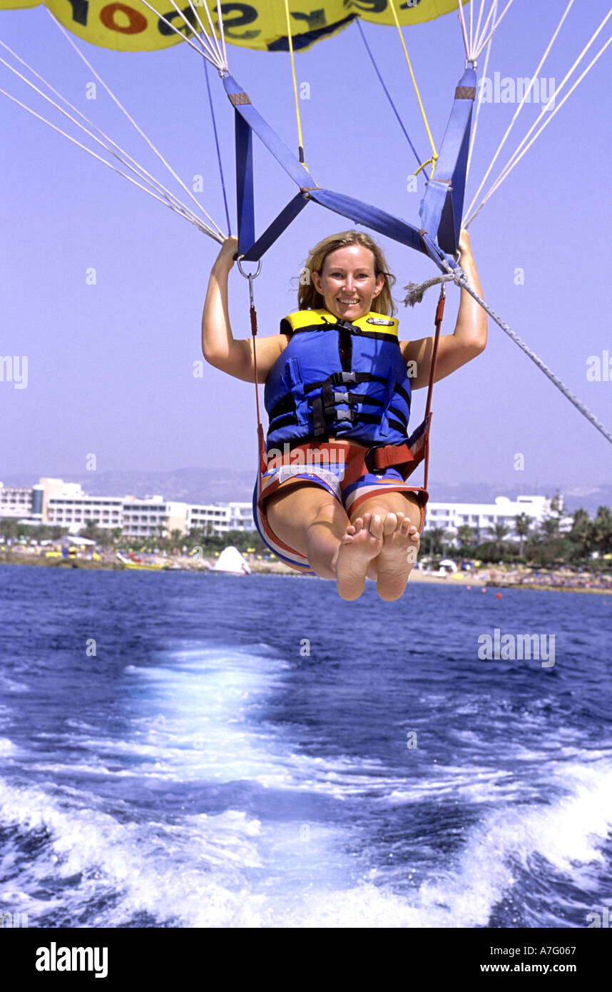 Ragazza Parascending Cipro Foto Stock