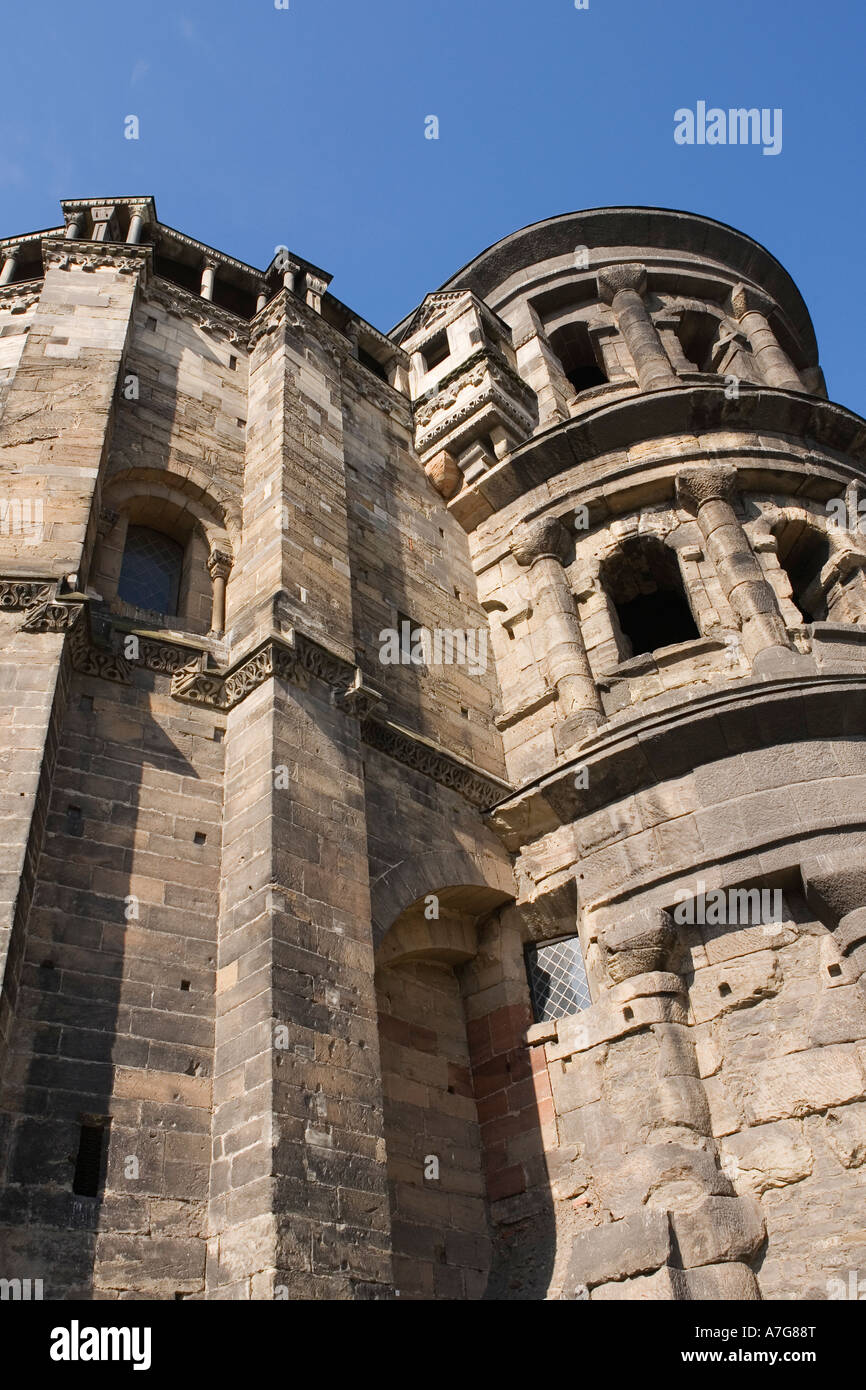 La Porta Nigra cancello nero Torre Est a Treviri in Germania Aprile 2007 Foto Stock