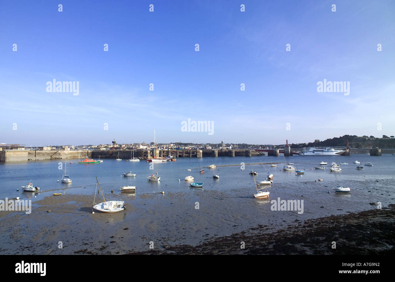 Mare BASSA MAREA SAINT-MALO Harbour Bretagna Francia Foto Stock