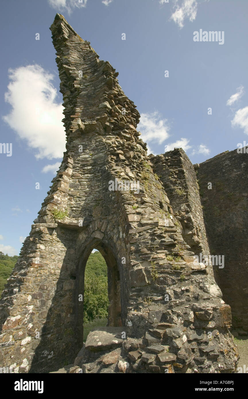 Pareti in rovina del castello di mantenere Okehampton Castle Devon Gran Bretagna Foto Stock