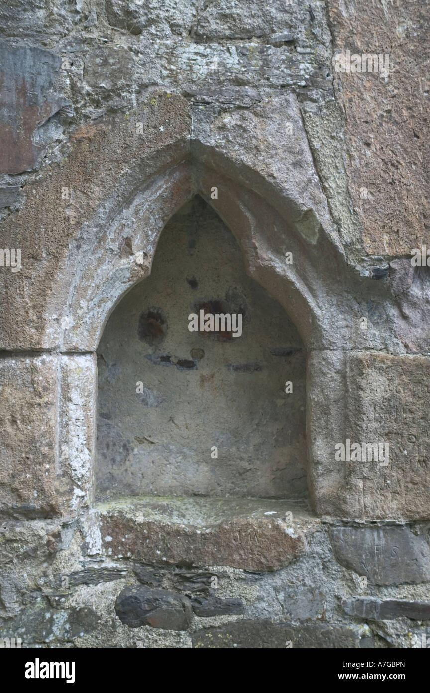 Un'alcova nella cappella nelle rovine di Okehampton Castle Devon Gran Bretagna Foto Stock