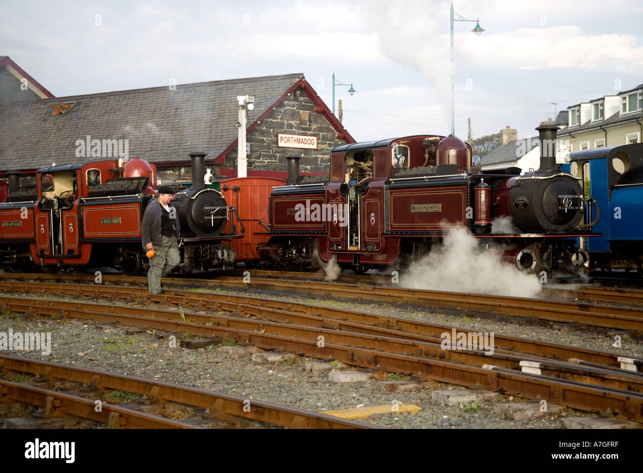 Treno a vapore sul Ffestiniog railway a Porthmadog harbour station,Wales, Regno Unito Foto Stock