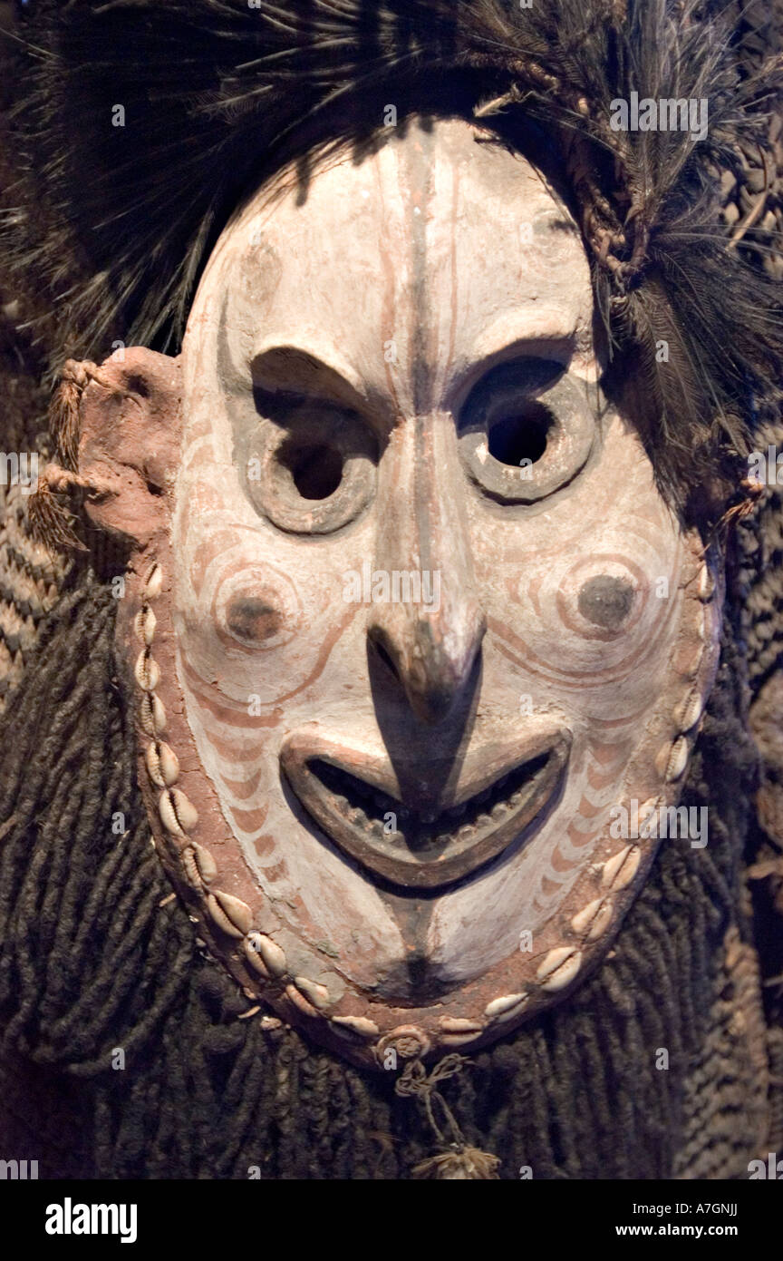 Maschera costume del mitico fondatore del clan Mevamber - avan in Troppenmuseum, Amsterdam, Olanda Foto Stock