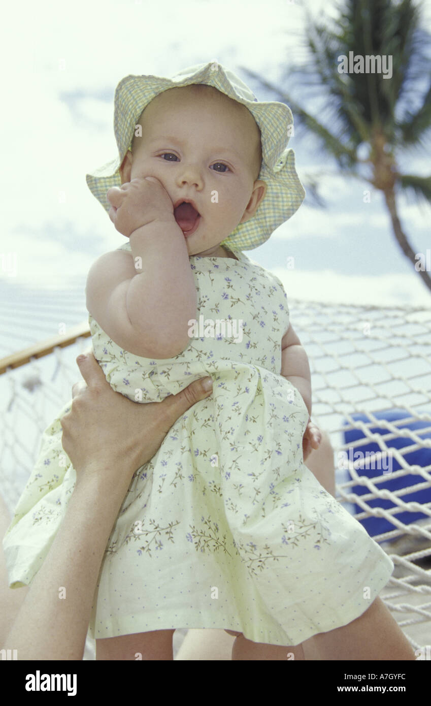 Nord America, USA, Hawaii, Isola Grande Baby girl in amaca (MR) Foto Stock