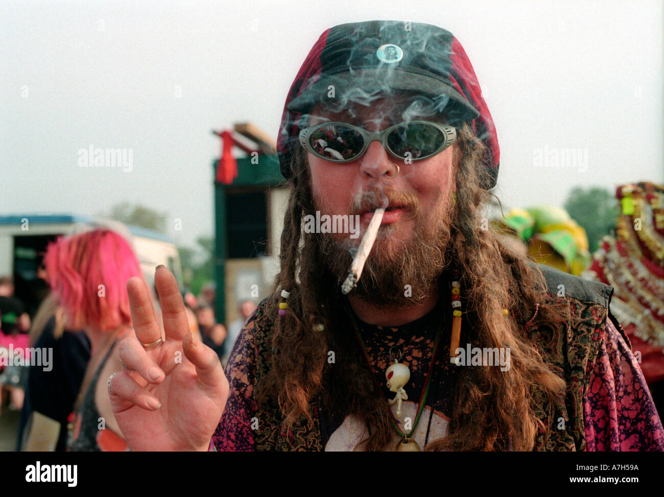 Il fumo di una grande giunto all annuale festival di Cannabis a Londra. Foto Stock