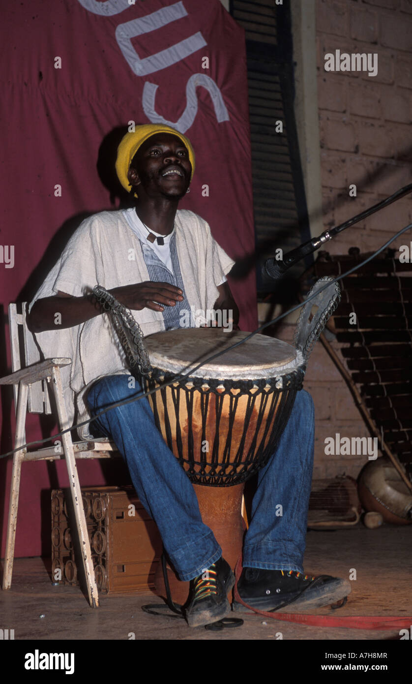 Djembé tradizionale band, il batterista, Bobo Dioulasso, Burkina Faso Foto Stock