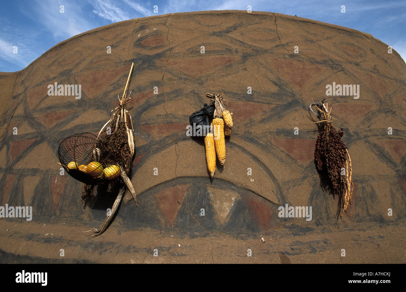 Tradizionalmente verniciati tetto piatto casa di fango, Sirigu, Upper East regione, Ghana Foto Stock
