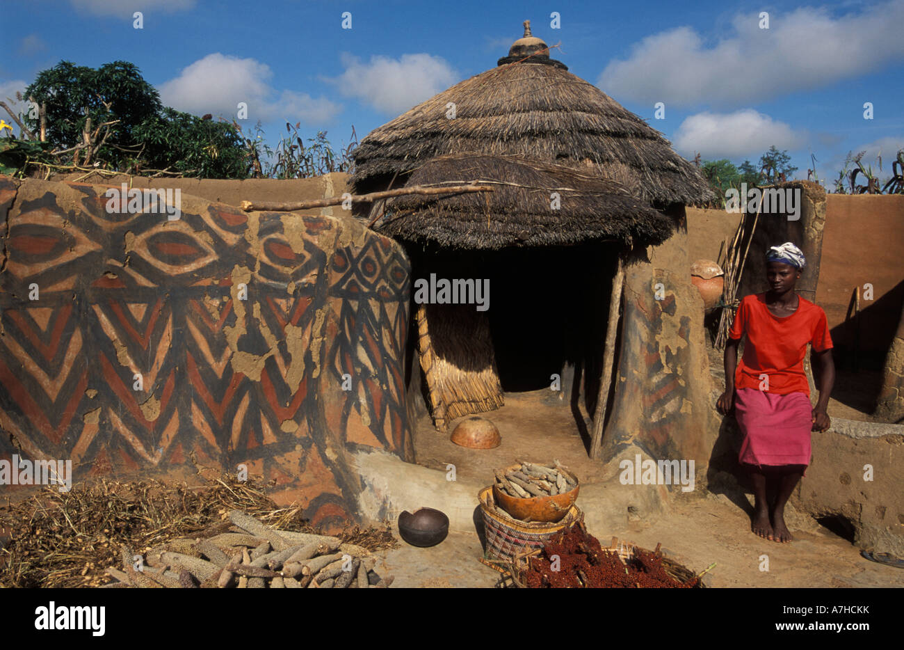 Tradizionalmente verniciati casa di fango, Sirigu, Upper East regione, Ghana Foto Stock