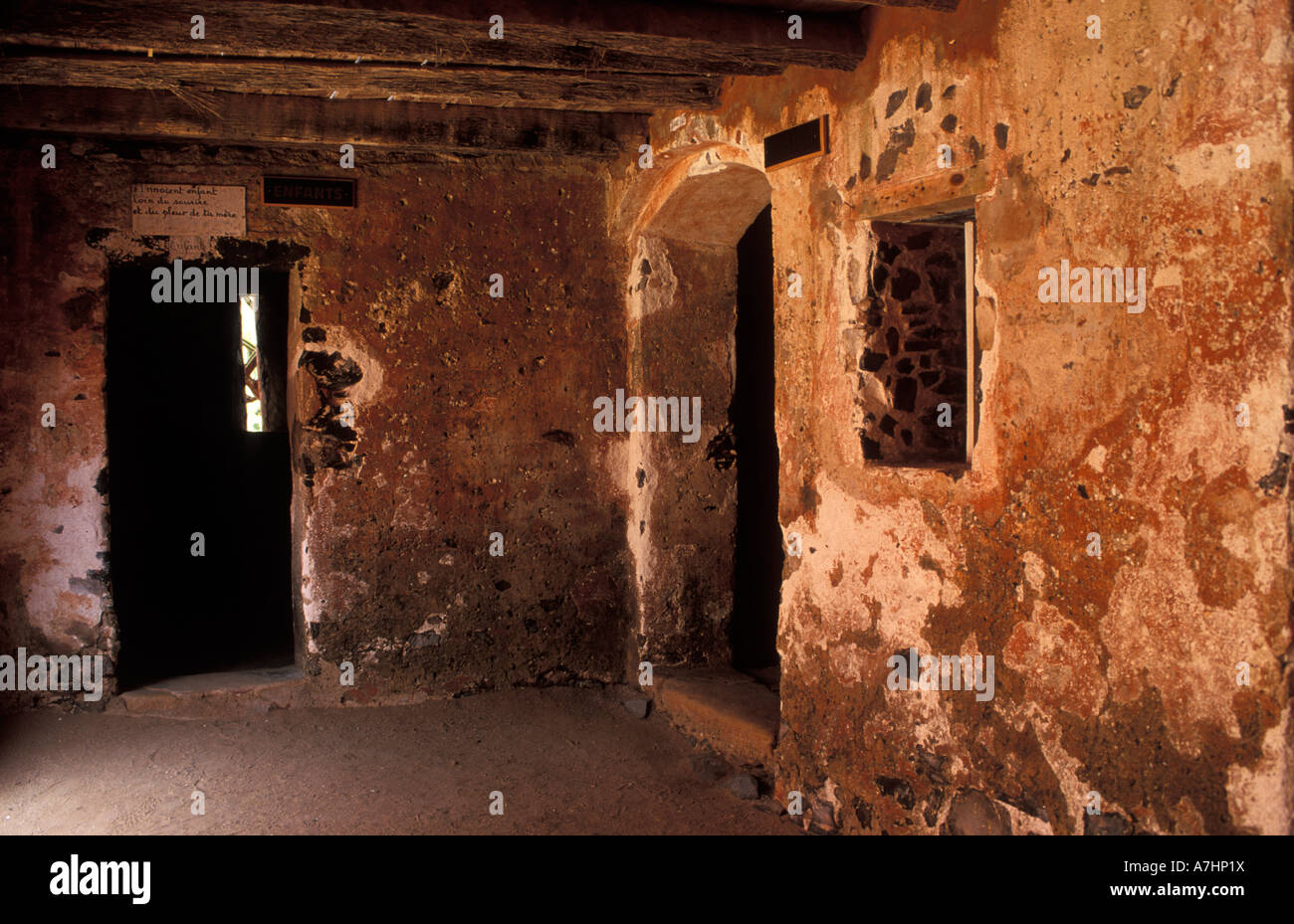 Dungeon in la Maison des esclaves slave house è stato costruito nel 1786 e rinnovato nel 1990 isola di Goree Senegal Foto Stock